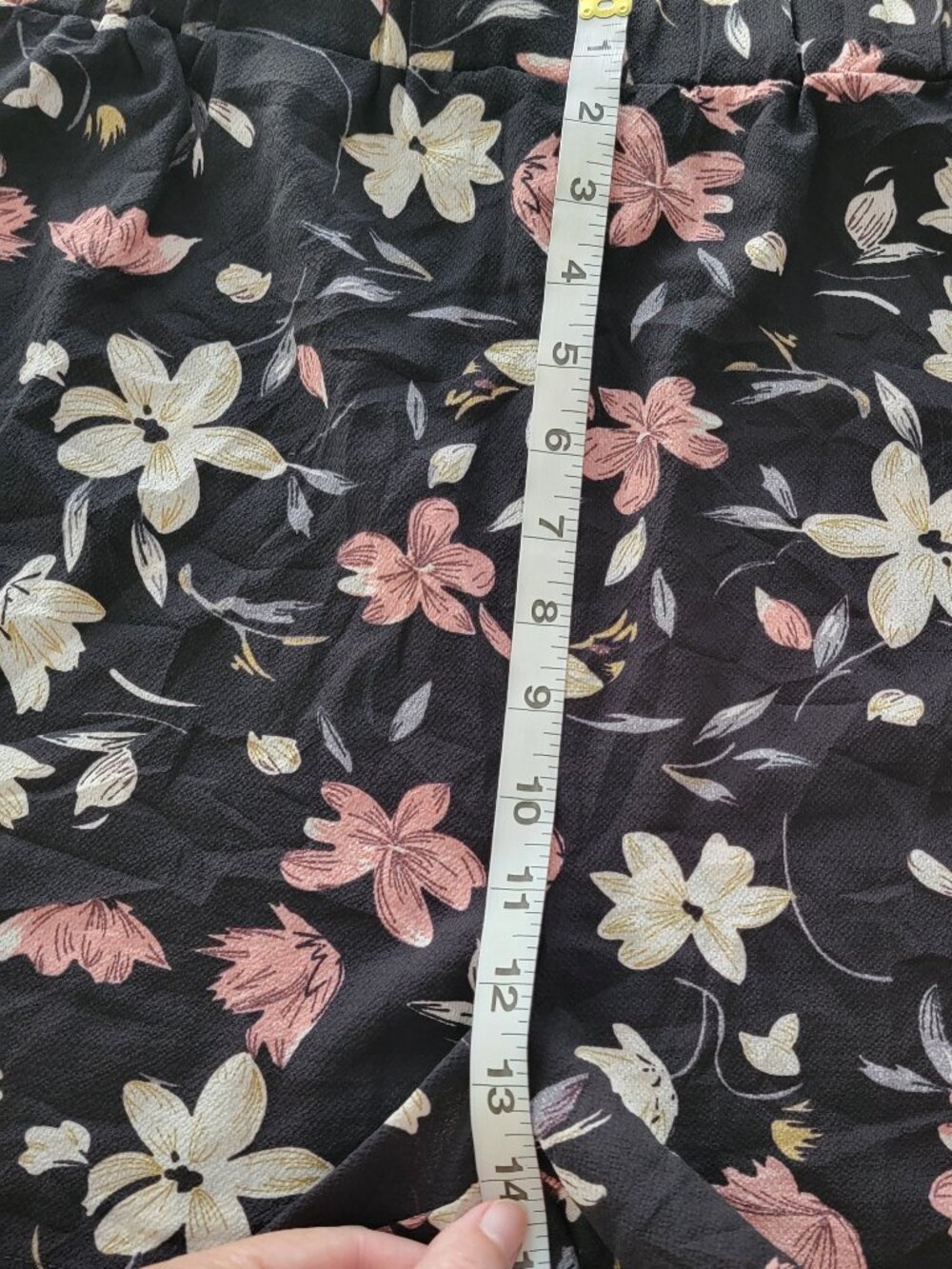 Shein Curve Black Floral Print 3" Shorts - Picture 5 of 7